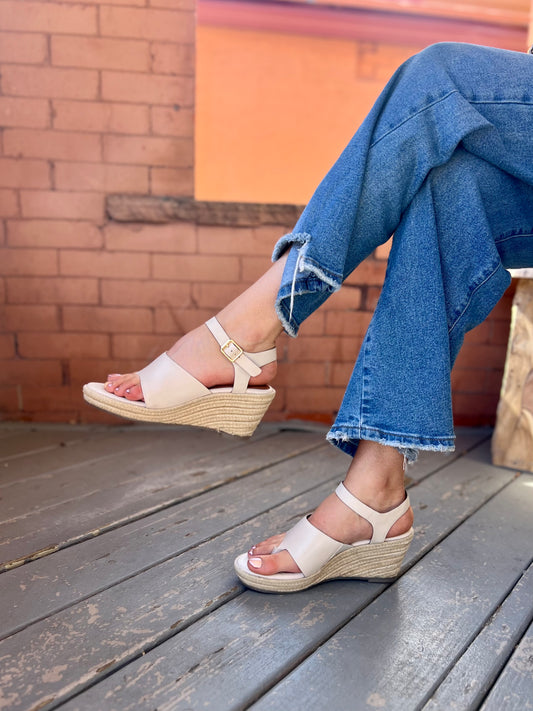Hilo in Ivory
