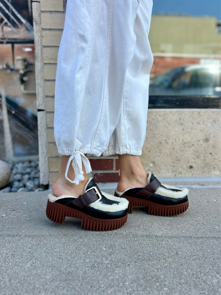 ブレンテッラBRENTELLA ALIDEA MULEミュールA25410 Plia Amber in Oreo – Two Sole Sisters