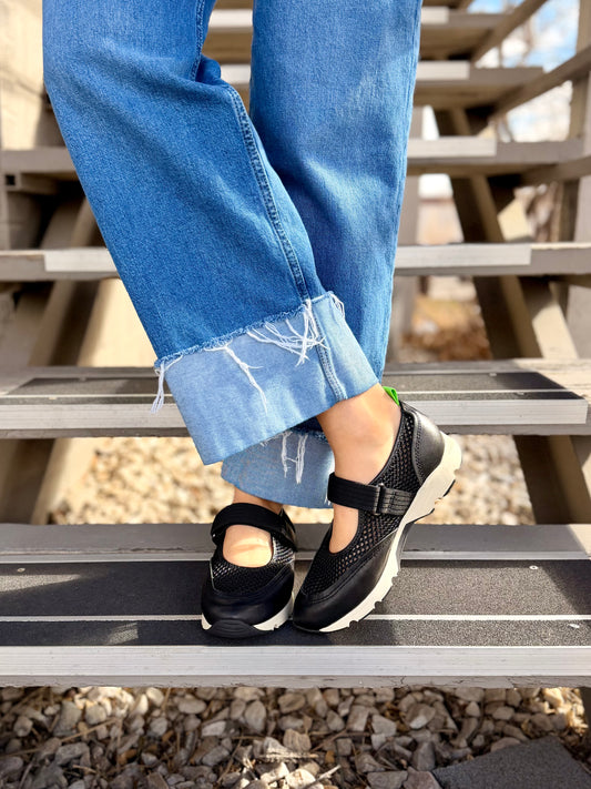 MJ Mesh Sneak in Black