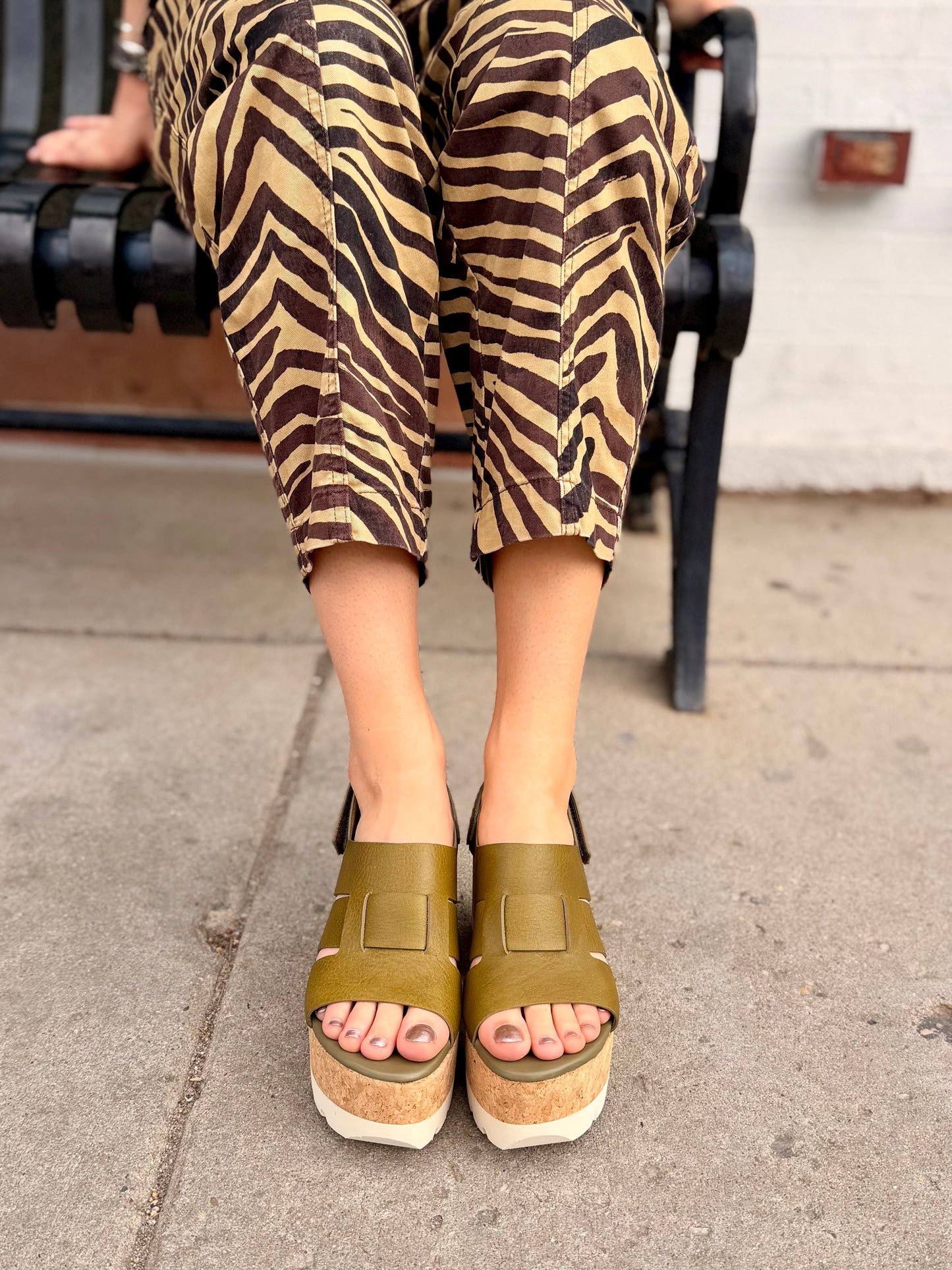 21809 VENICE in Olive