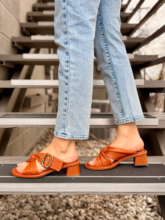 22185 NADIA in Miele