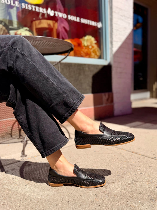 21818 LENA in Black