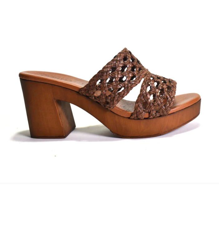 Wylie in T.Moro Raffia