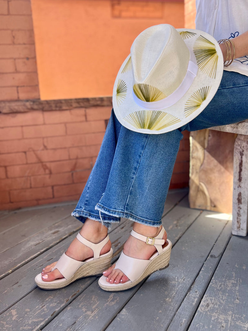 Hilo in Ivory