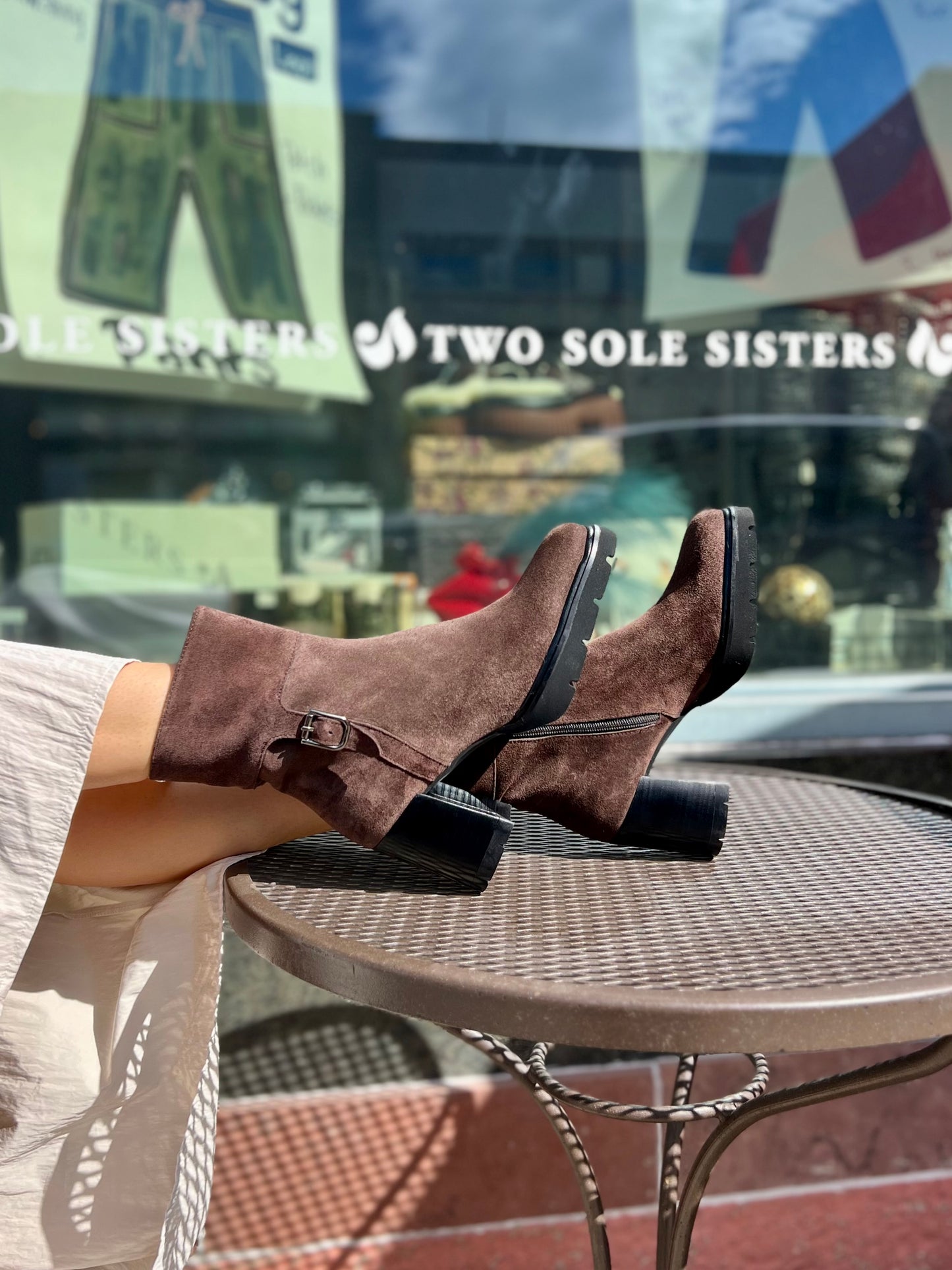 21960 SUSAN in Espresso