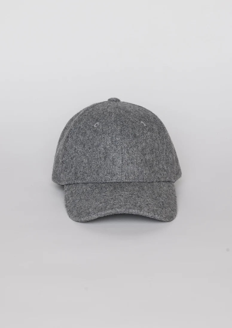 Solid Shetland Cap in Heather Grey/Red