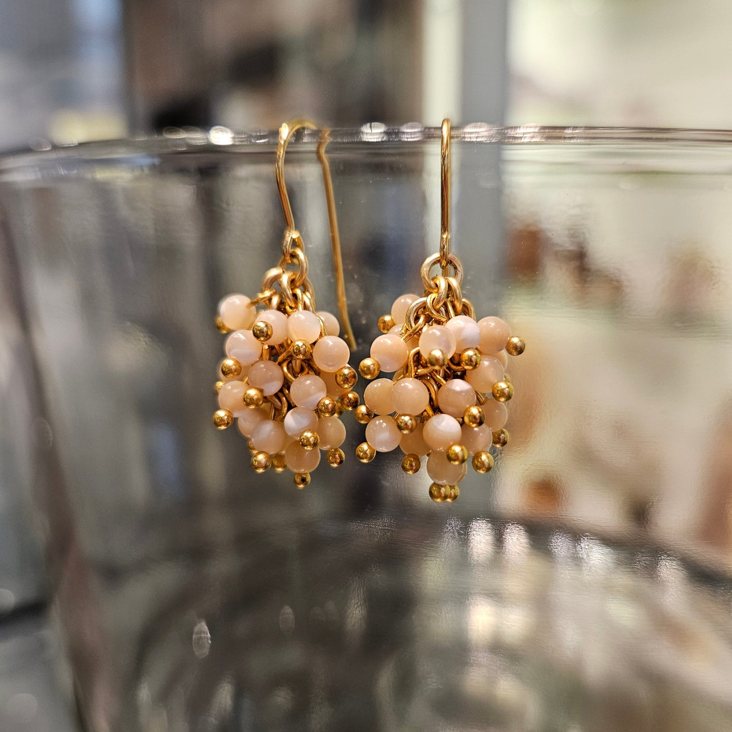 Cluster Drop in Mother of Pearl