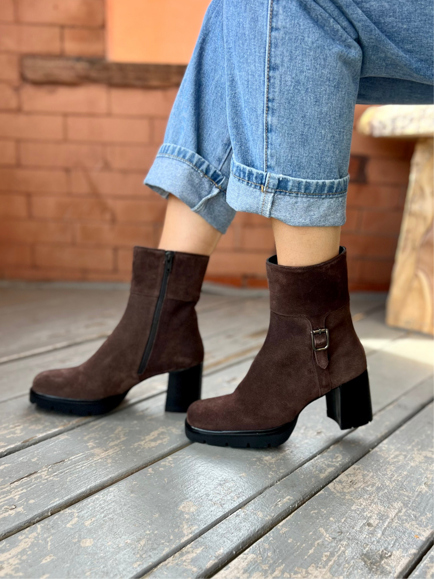 21960 SUSAN in Espresso