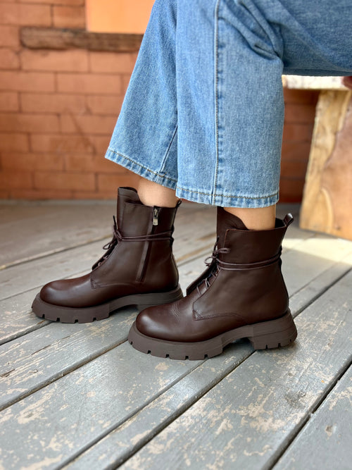 Tie Lugg in Brown