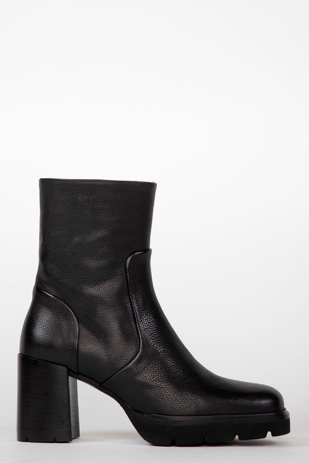 21926 SUSAN in Negro