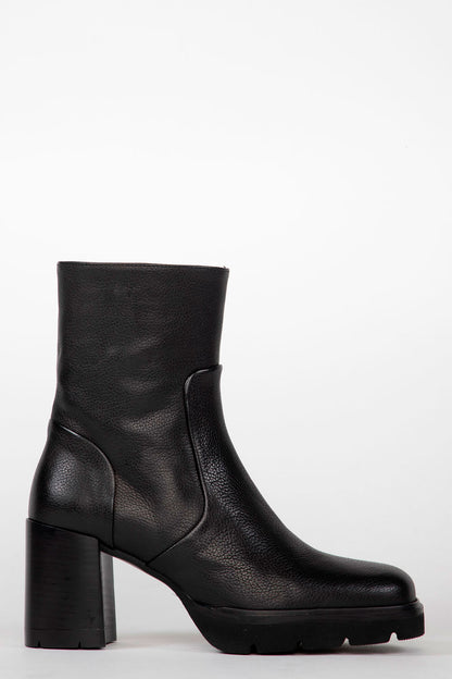 21926 SUSAN in Negro