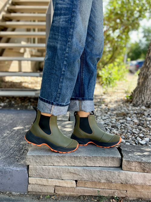Siri in Dark Olive