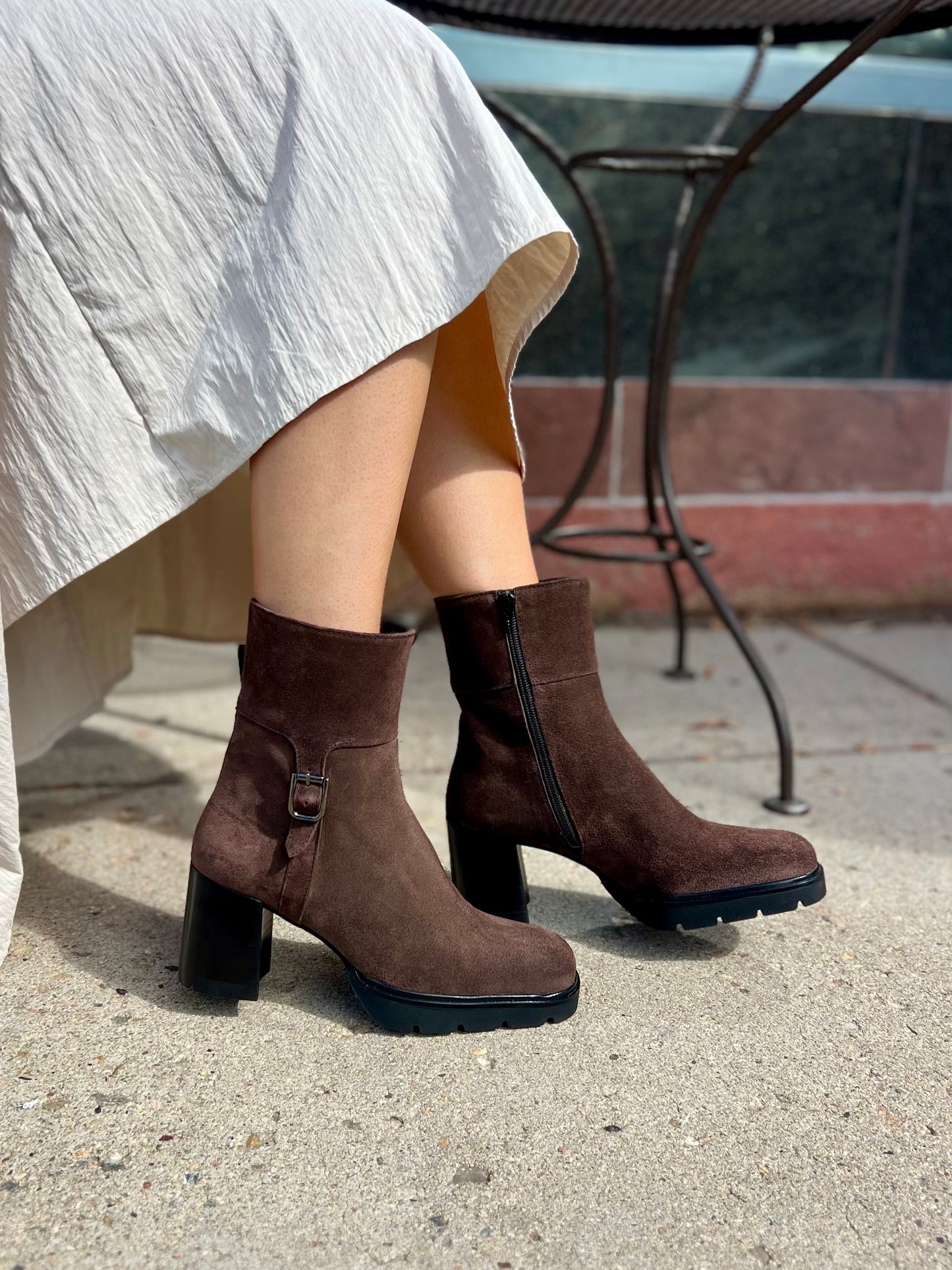 21960 SUSAN in Espresso