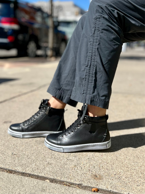 Tempar in Black