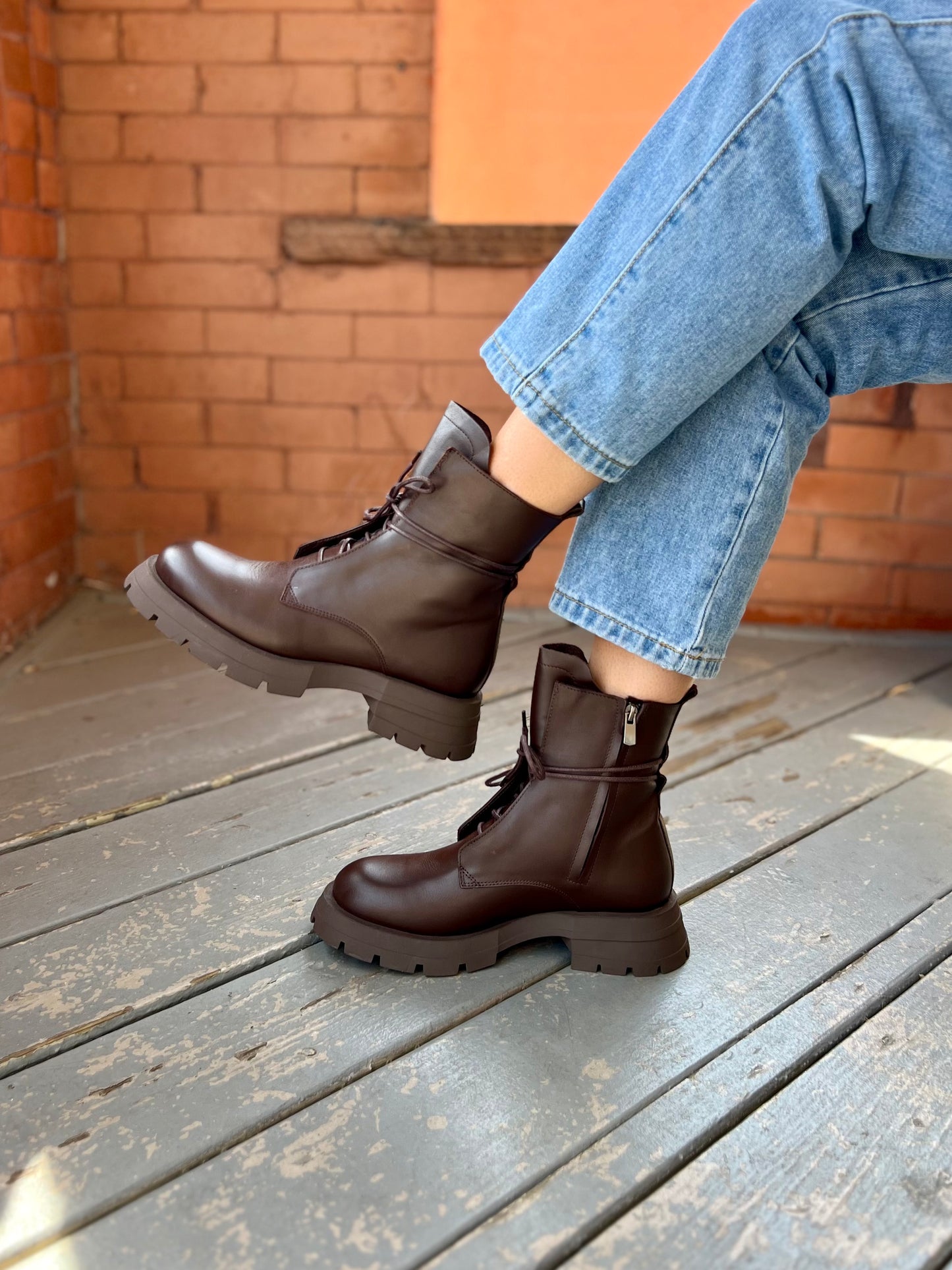 Tie Lugg in Brown