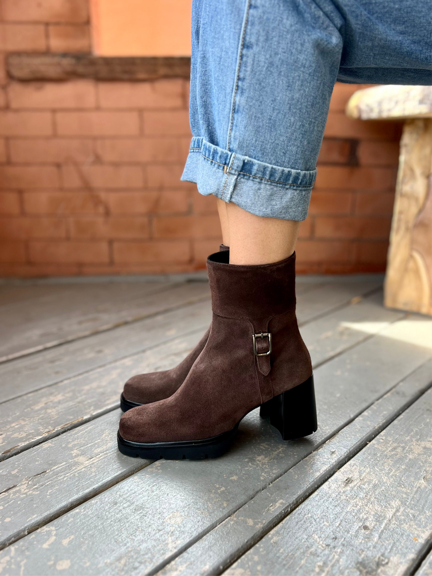 21960 SUSAN in Espresso