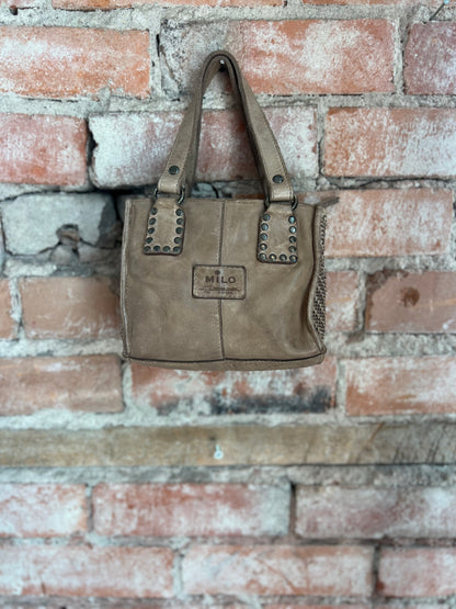 Amika 057 in Taupe