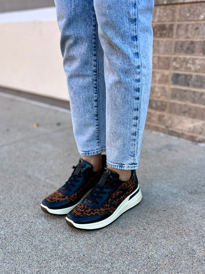 Galicia in Black/Leo