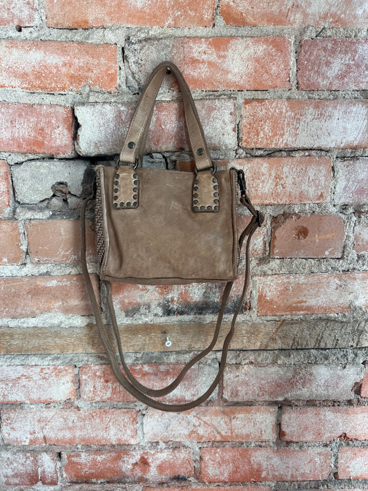 Amika 057 in Taupe