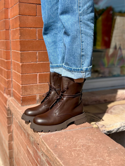 Tie Lugg in Brown