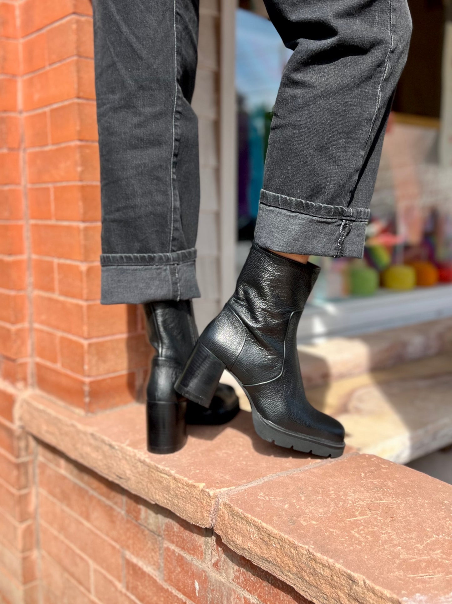 21926 SUSAN in Negro