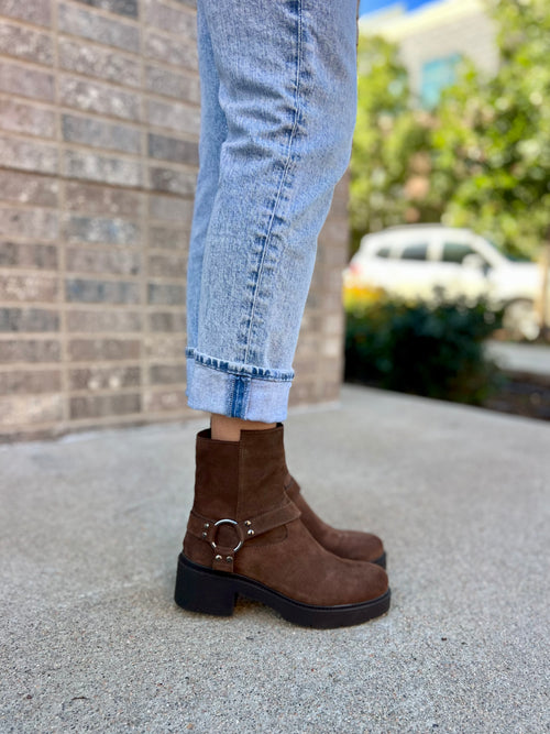 Bait in Brown