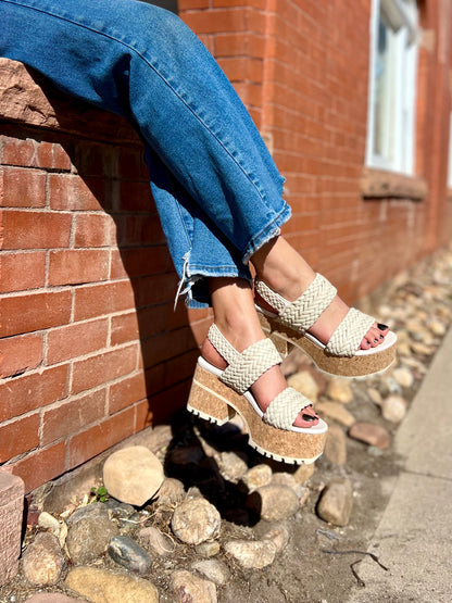 21318 VENICE in Ivory