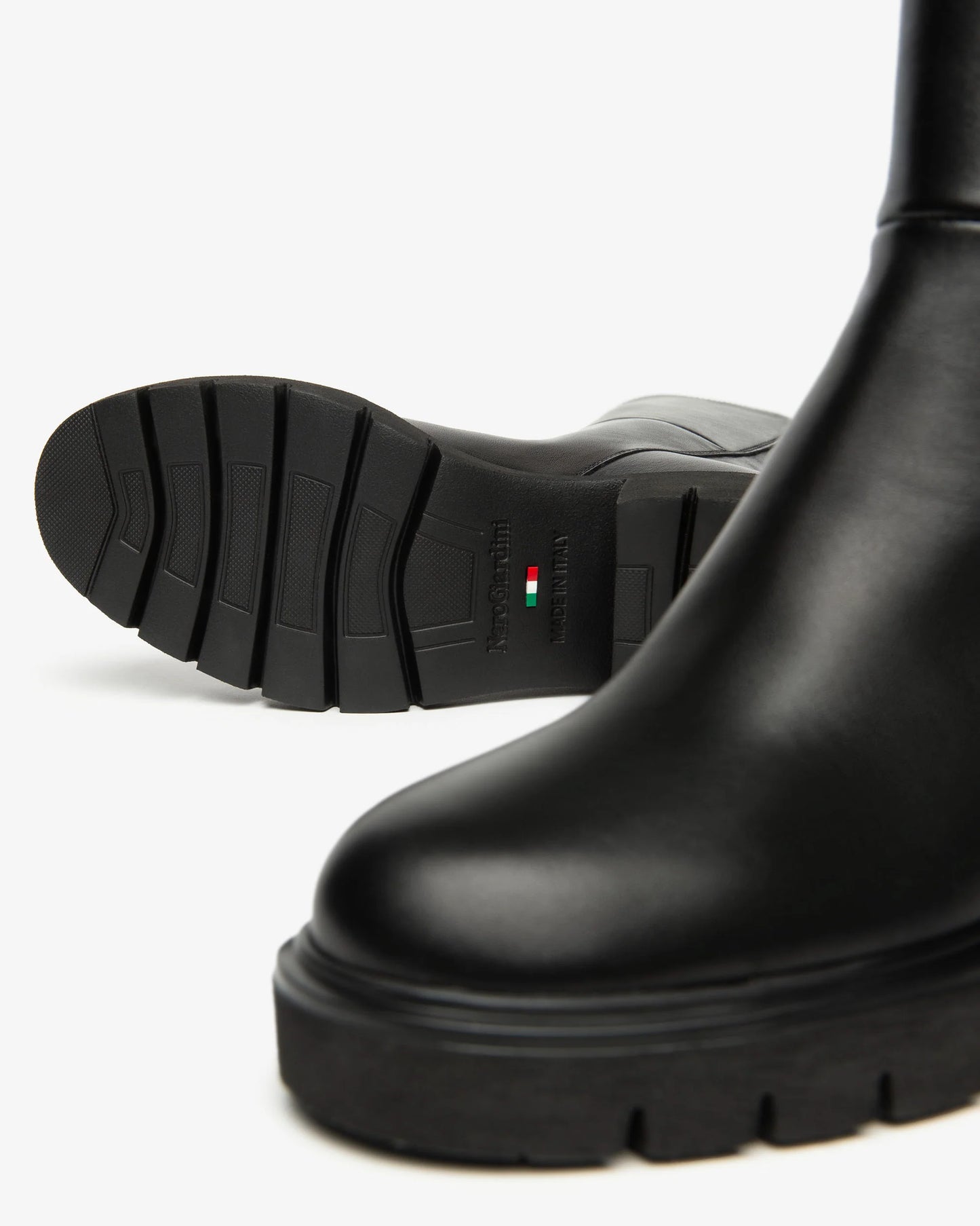 Sagar in Nero