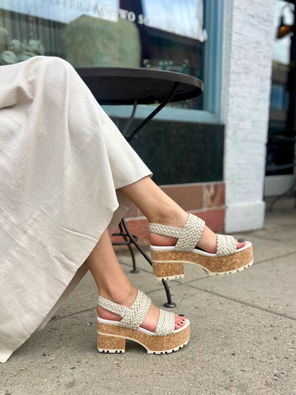 21318 VENICE in Ivory