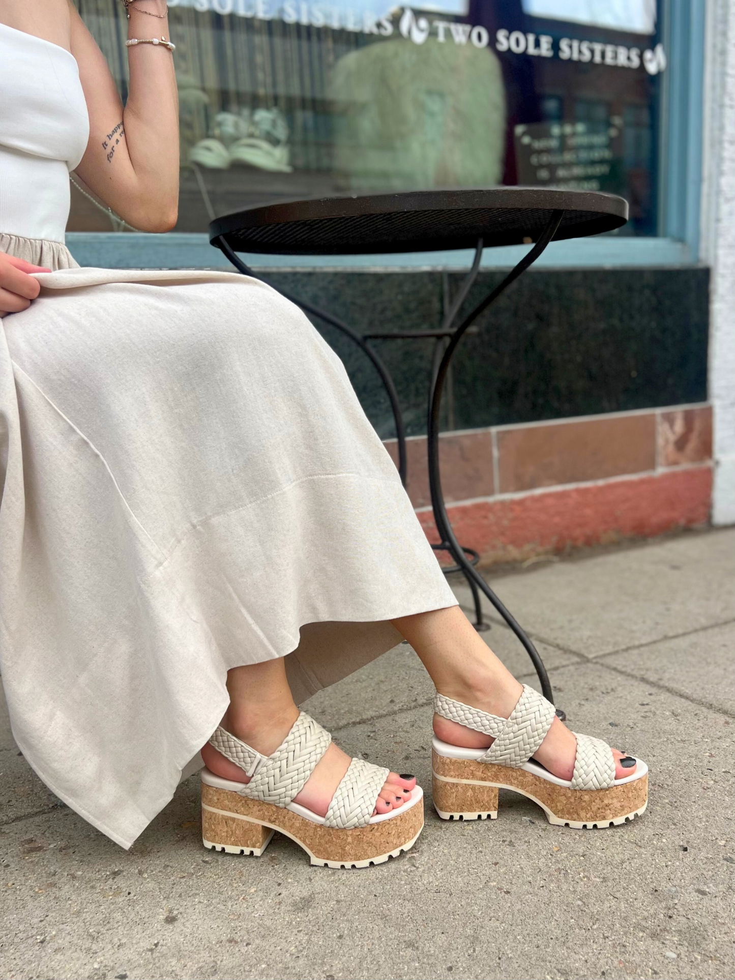 21318 VENICE in Ivory