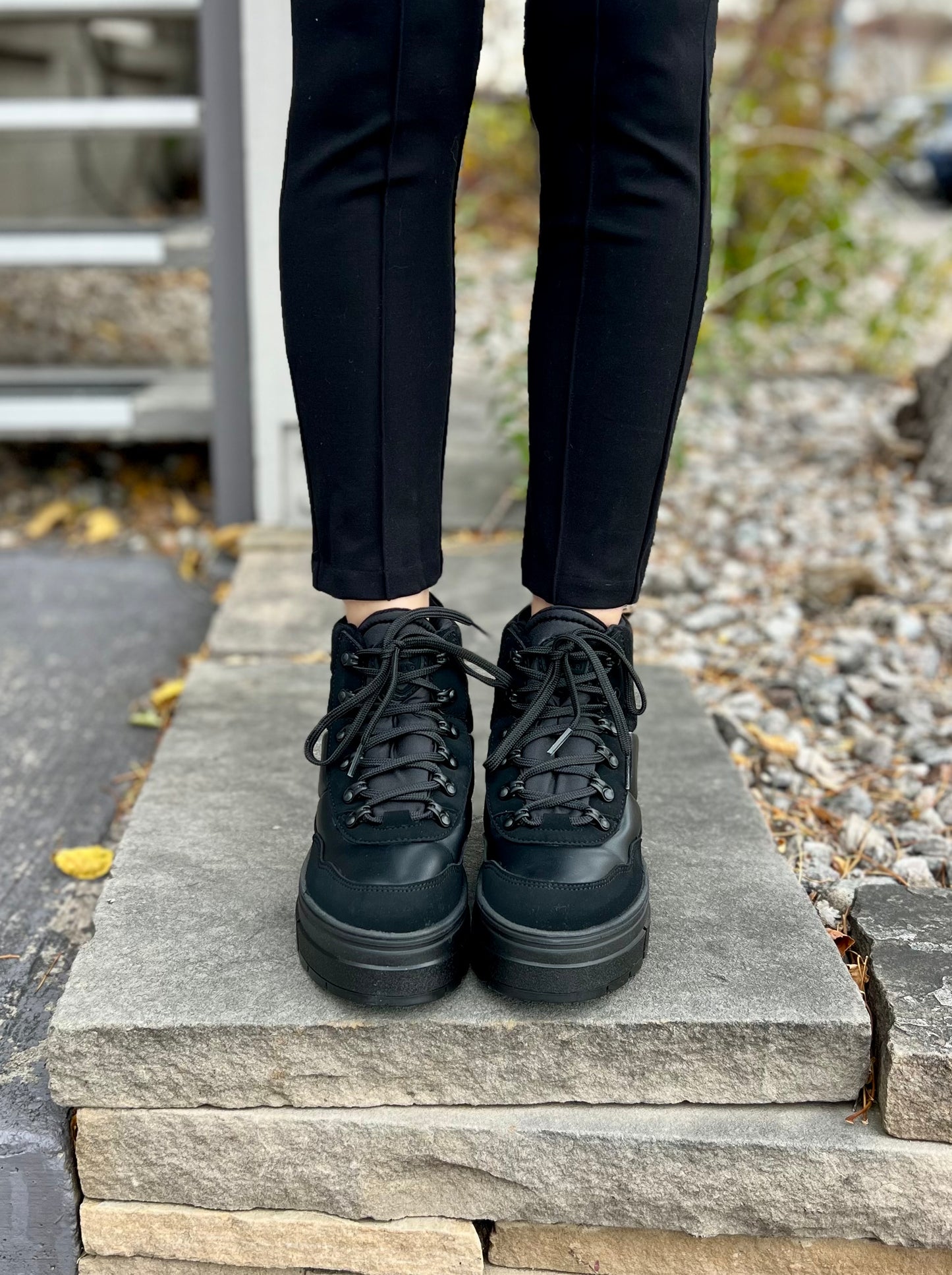 Harper Mid Lea in Black