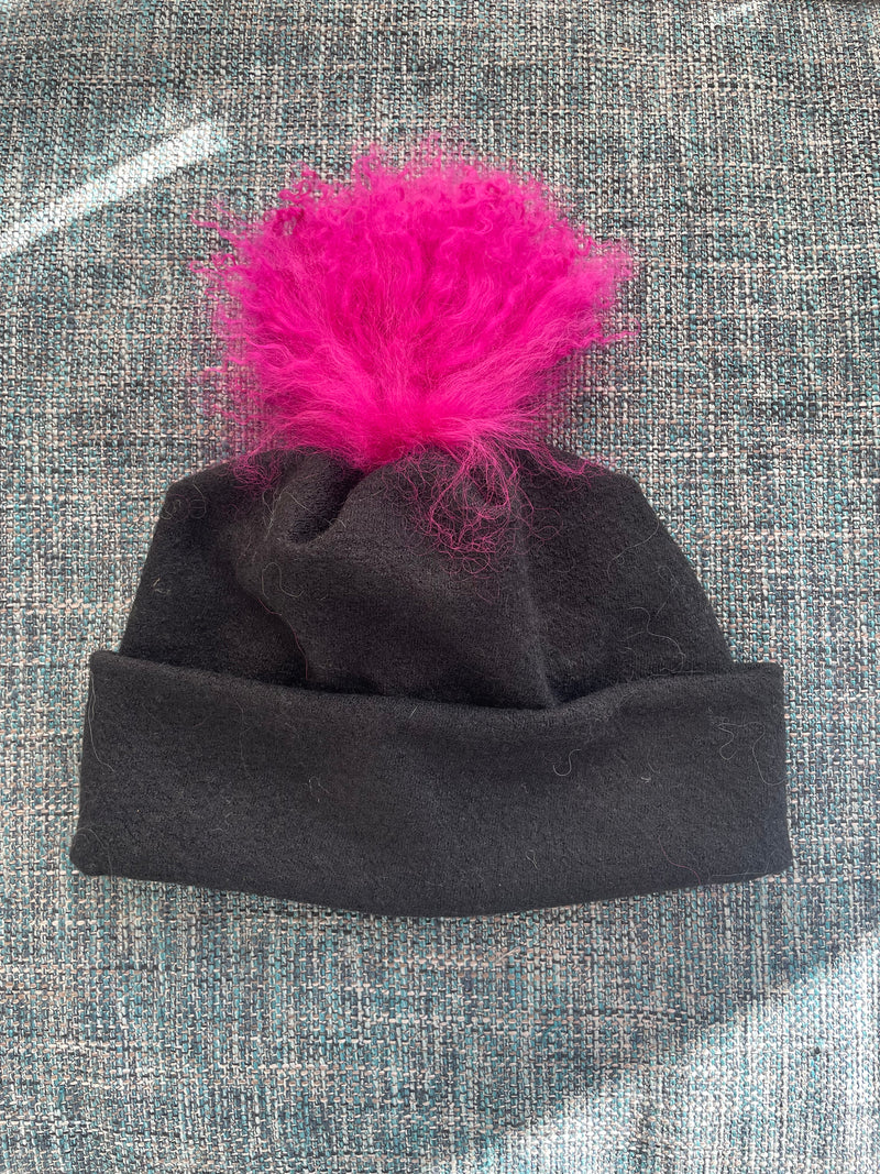 Aura Beanie in Onyx/Hot Pink