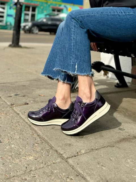 Oleanna in Plum/Anthracite