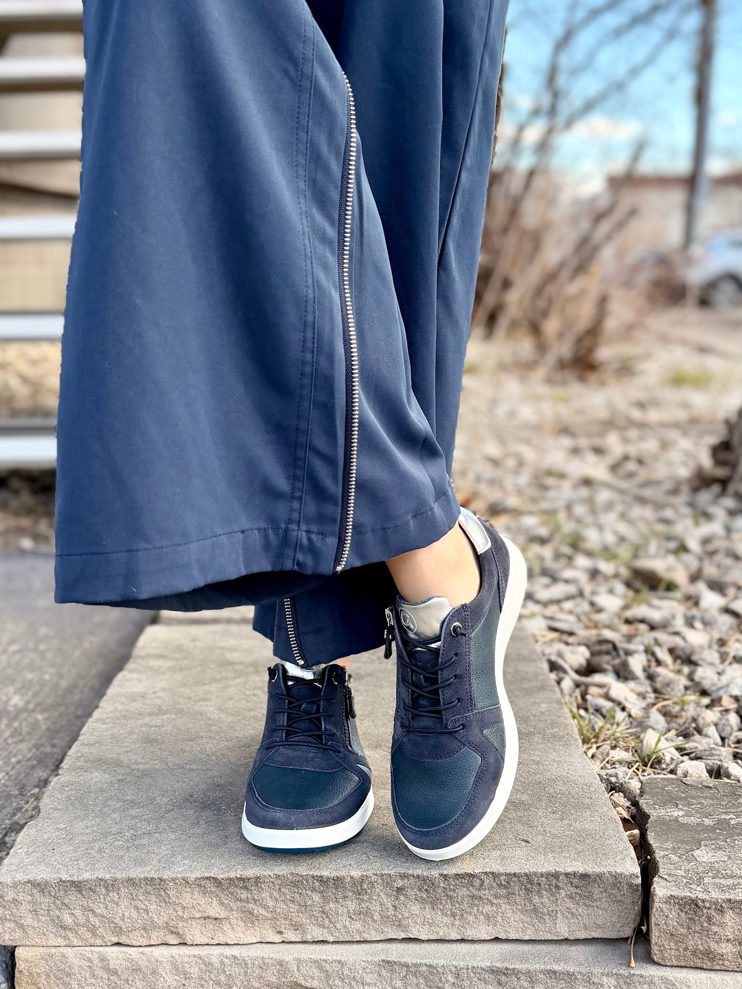 Riviera in Navy