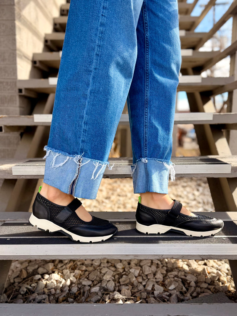 MJ Mesh Sneak in Black