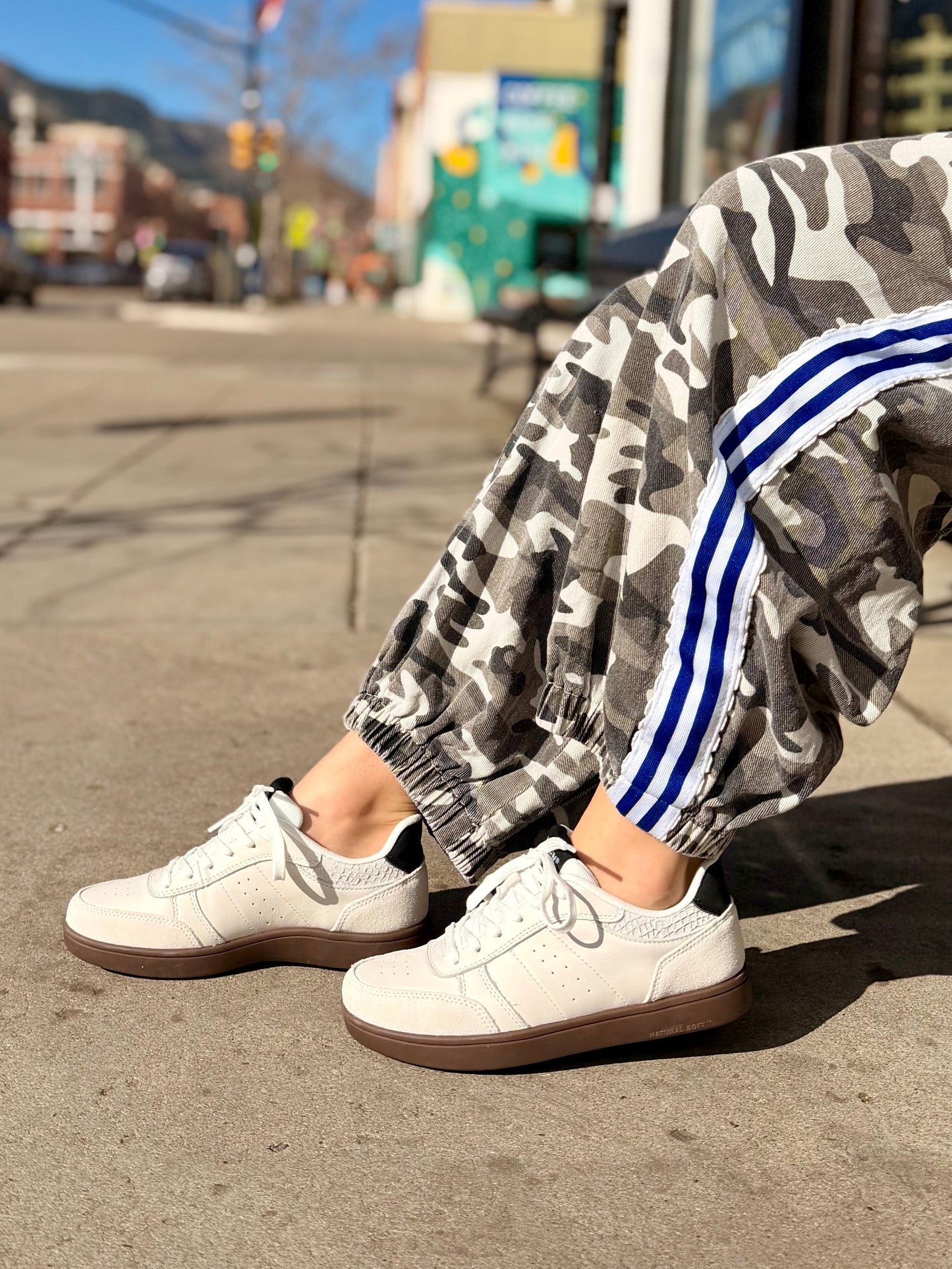 Bjork in Blanc/Black