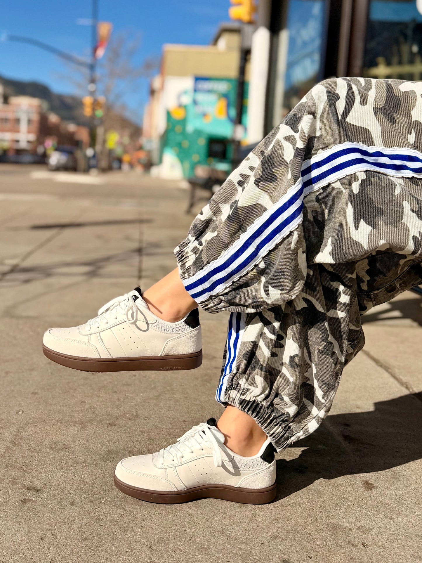 Bjork in Blanc/Black