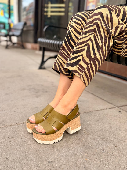 21809 VENICE in Olive