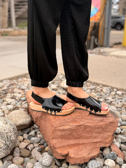 22133 WOOD in Black