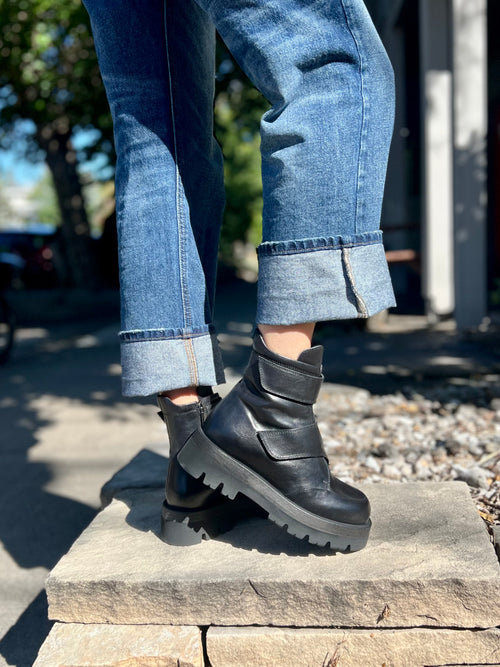 8520 in Nero