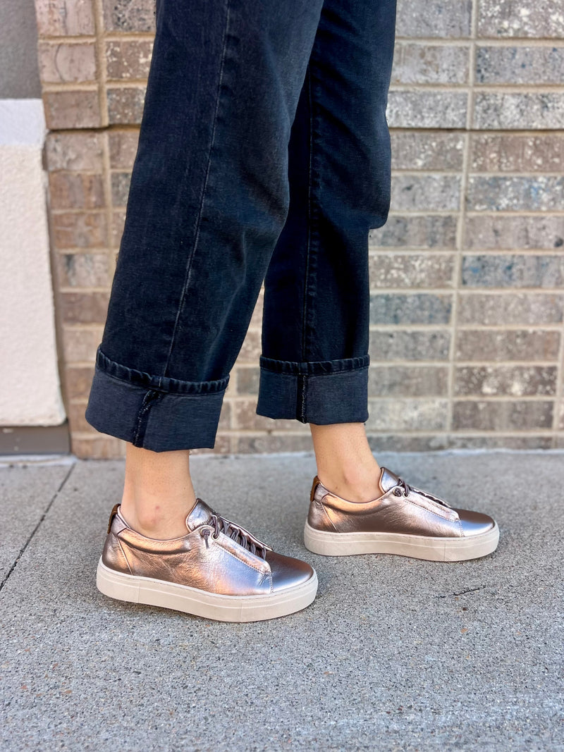 Versa in Bronze