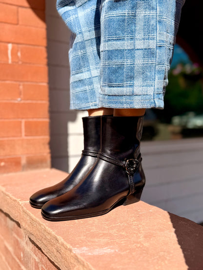 22304 OLIVIA in Black