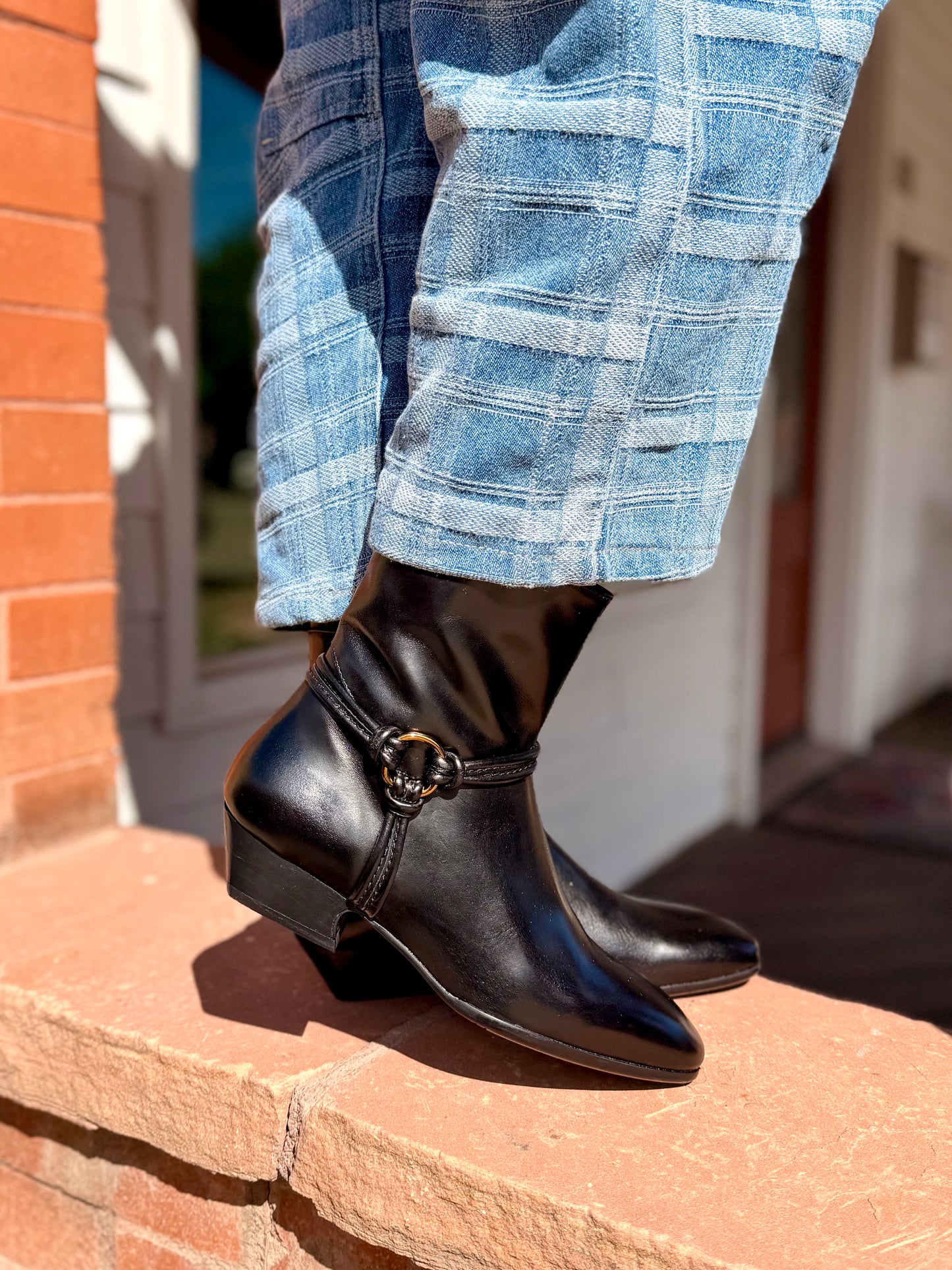 22304 OLIVIA in Black