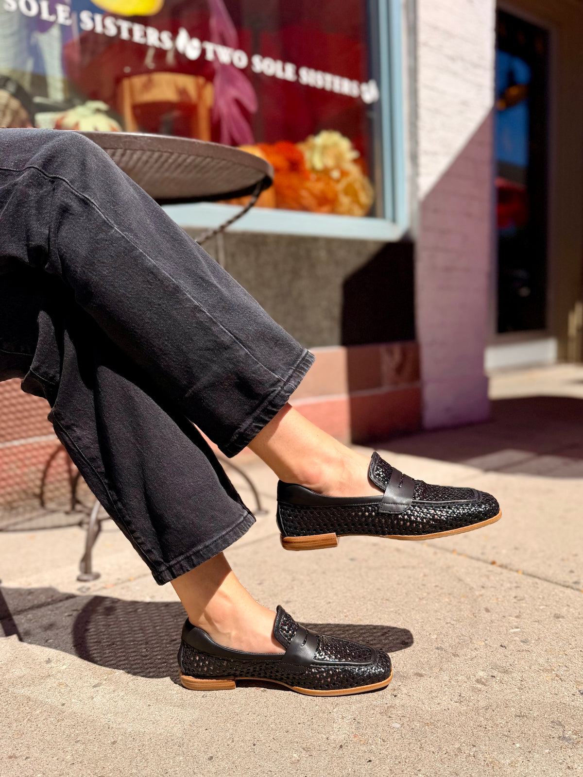 21818 LENA in Black