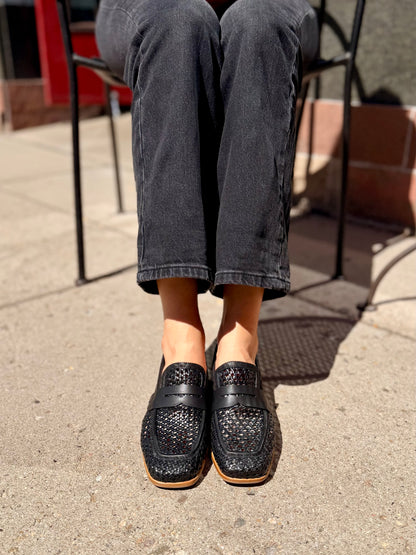 21818 LENA in Black