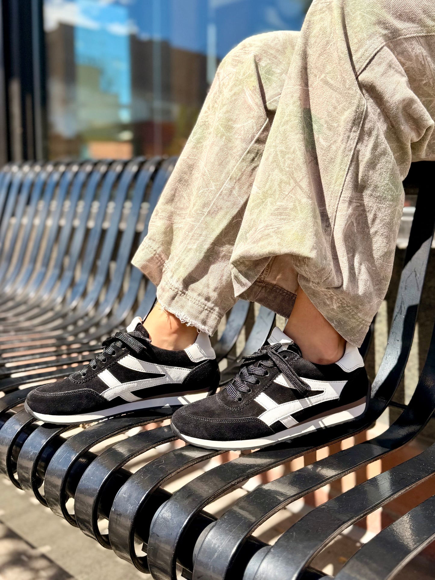 Ayla in Black/Off-White