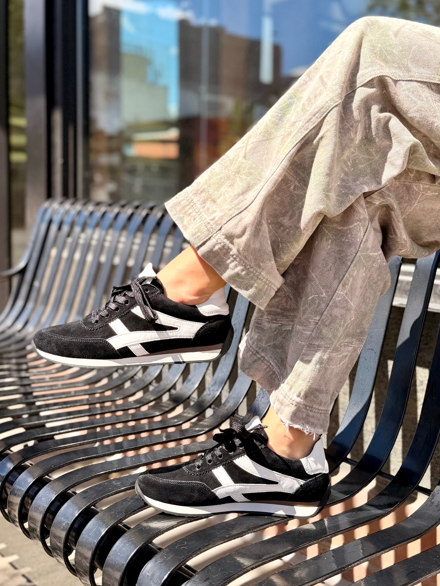 Ayla in Black/Off-White