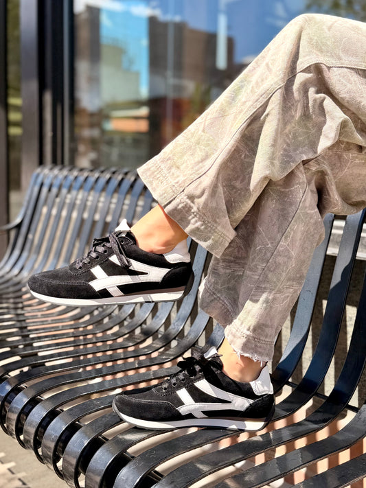 Ayla in Black/Off-White