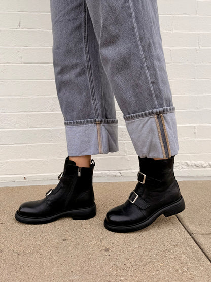 The Buckle in Black