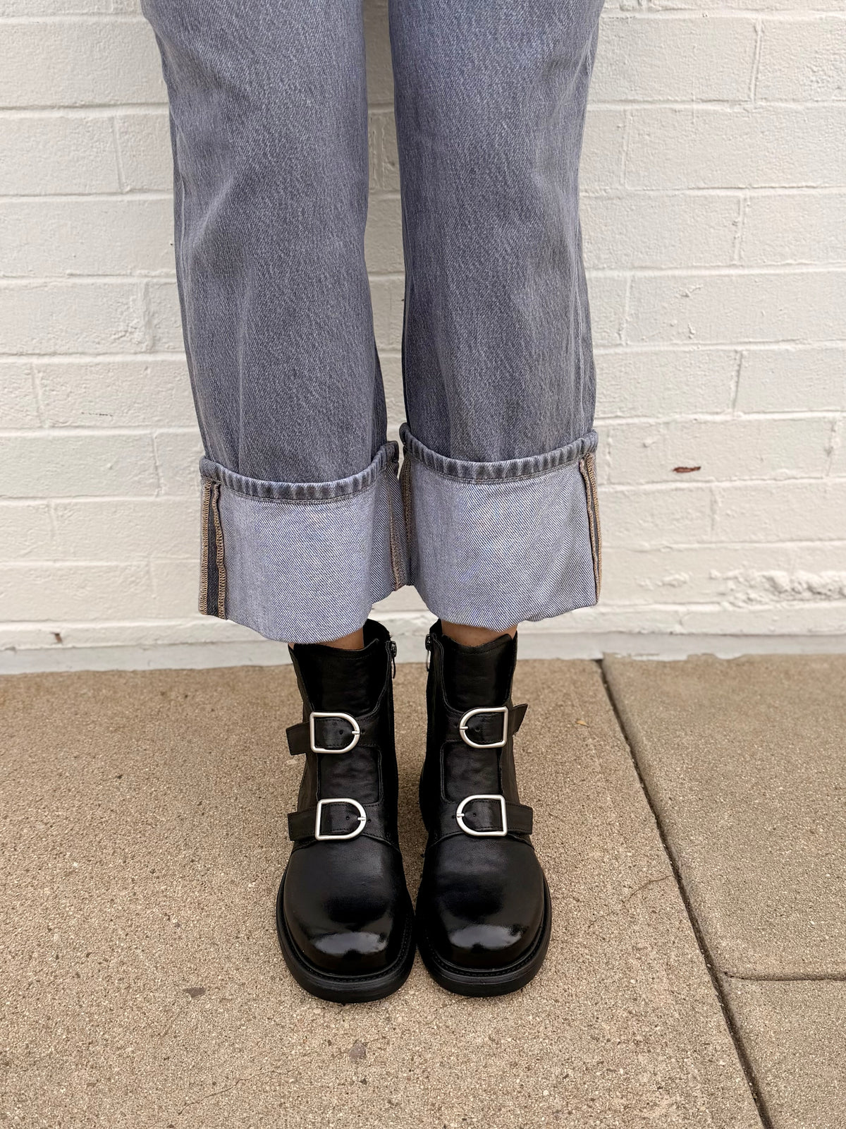 The Buckle in Black